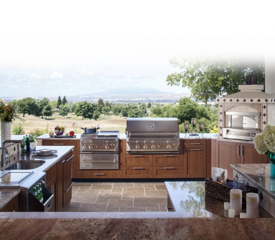 Natural Elements for a Weatherproof Outdoor Kitchen
