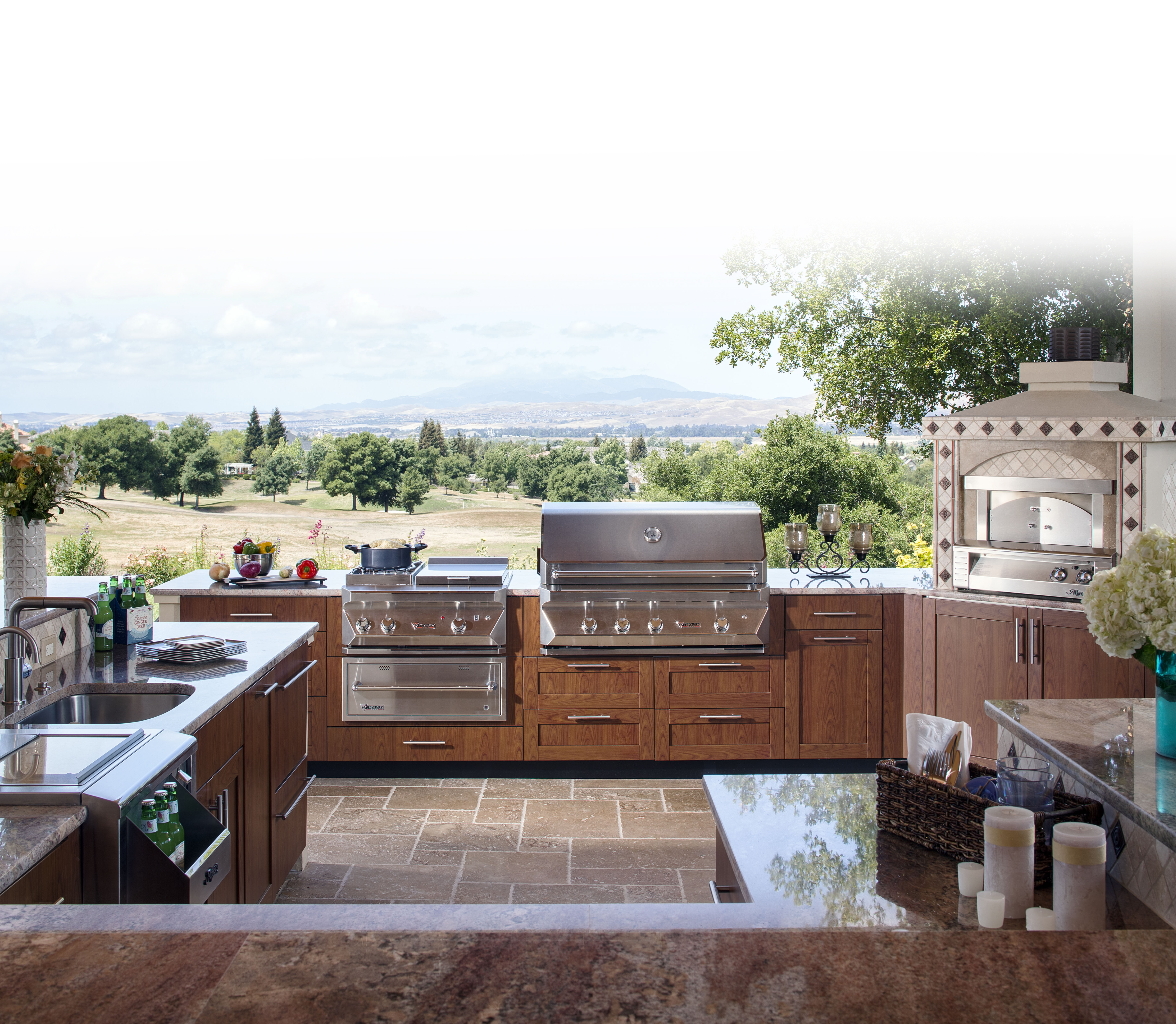 Natural Elements For A Weatherproof Outdoor Kitchen